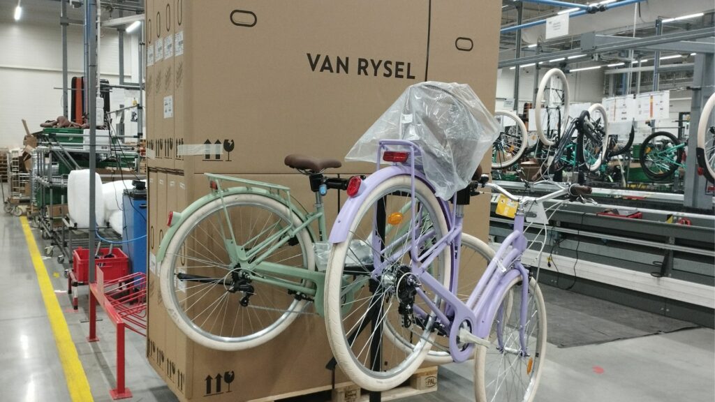 FOTO REPORTAJ | Bicicletele – din fabrică, la iubitorii sportului. Cum se produc la Timișoara îndrăgitele vehicule pe două roți