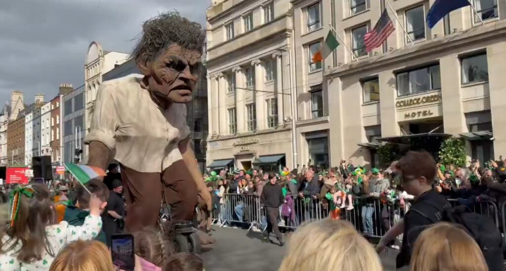 Dublin, în sărbătoare de St. Patrick: peste 500.000 de oameni la paradă, condusă de actorul Paul Mescal