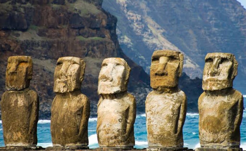 De ce se degradează statuile Moai din Insula Paștelui și ce se poate face pentru a le salva