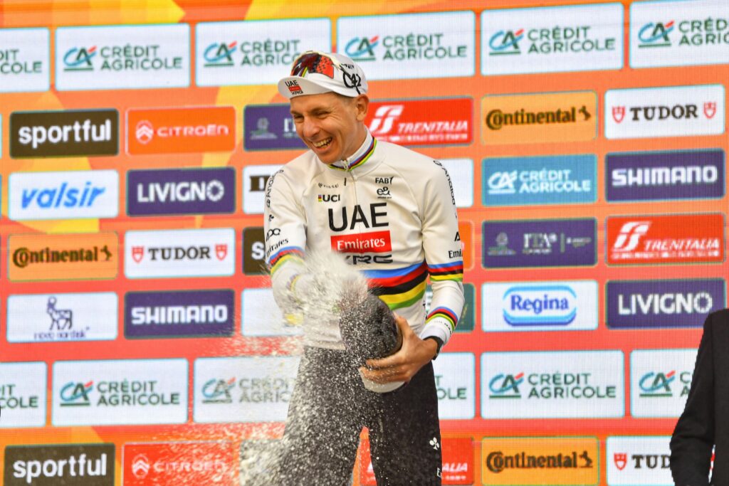 Campionul mondial Tadej Pogačar domină clasamentul UCI, după victoria în primul „monument” al anului