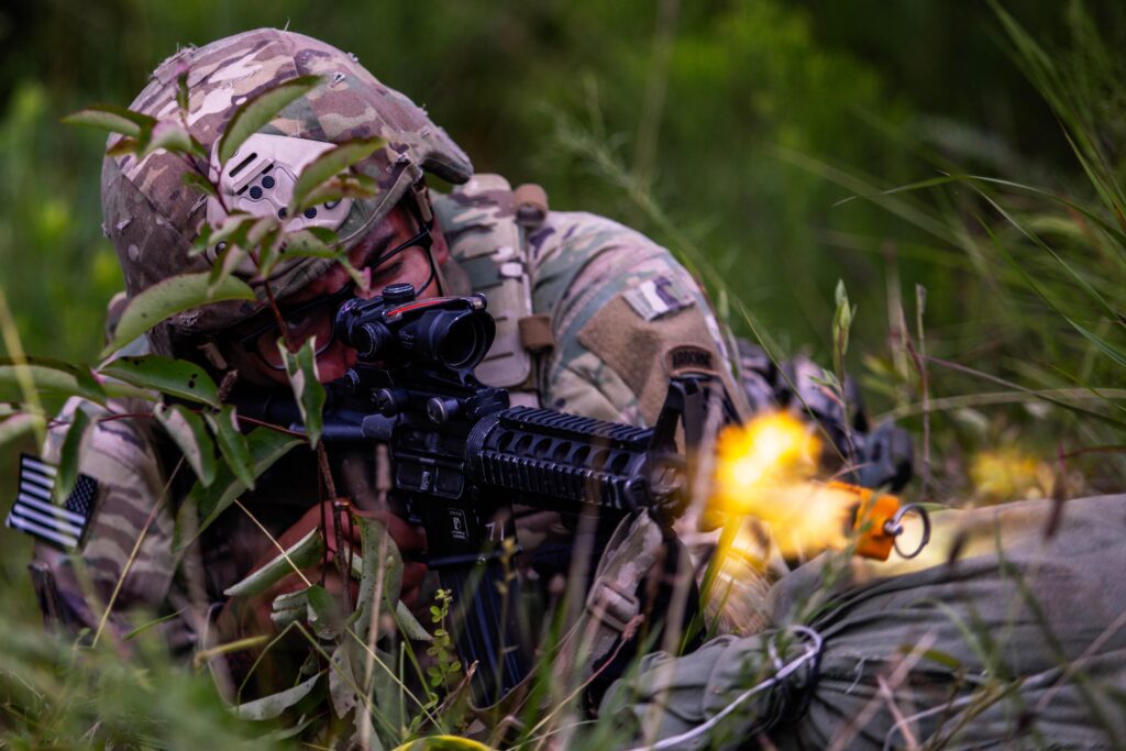 Armata SUA a ridicat vârsta maximă pentru recruți la 42 de ani și a eliminat restricțiile privind marijuana