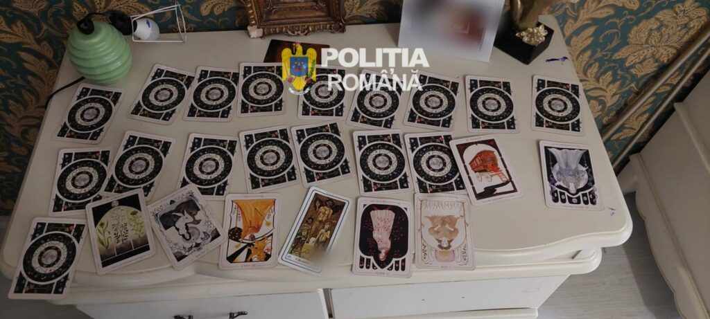 Vrăjitoare plătite cu 10.000 de euro. Trei femei au fost reținute de polițiști