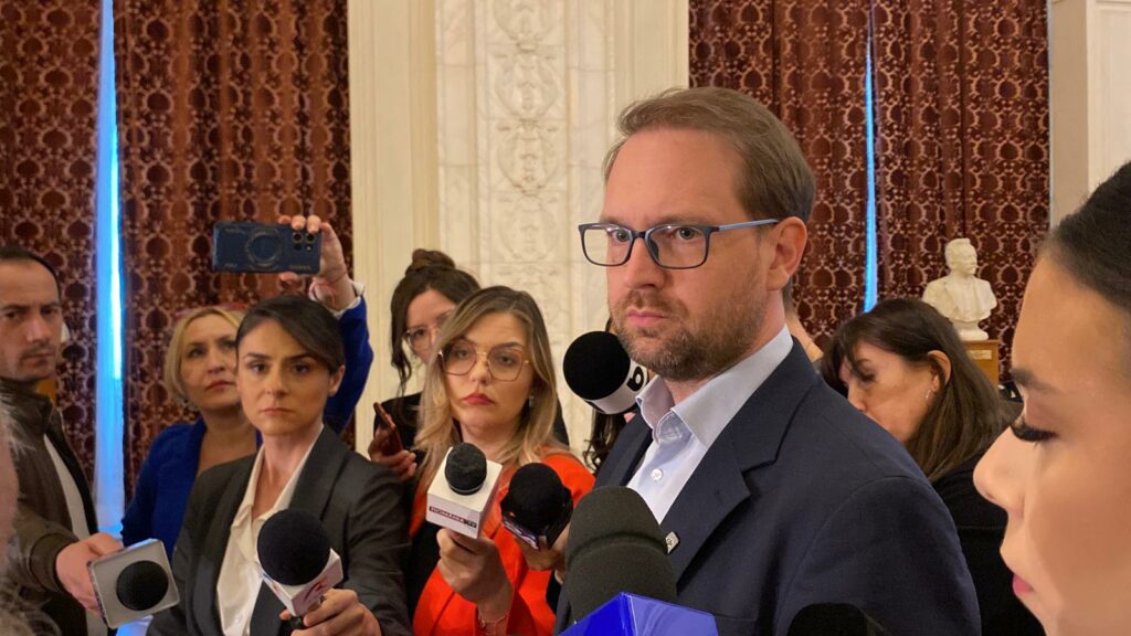 Dominic Fritz, atac la PSD: „Nu toți partenerii joacă corect și unii încearcă să construiască majorități paralele” / „PSD ar putea lua în calcul o guvernare cu alt partener, inclusiv AUR”