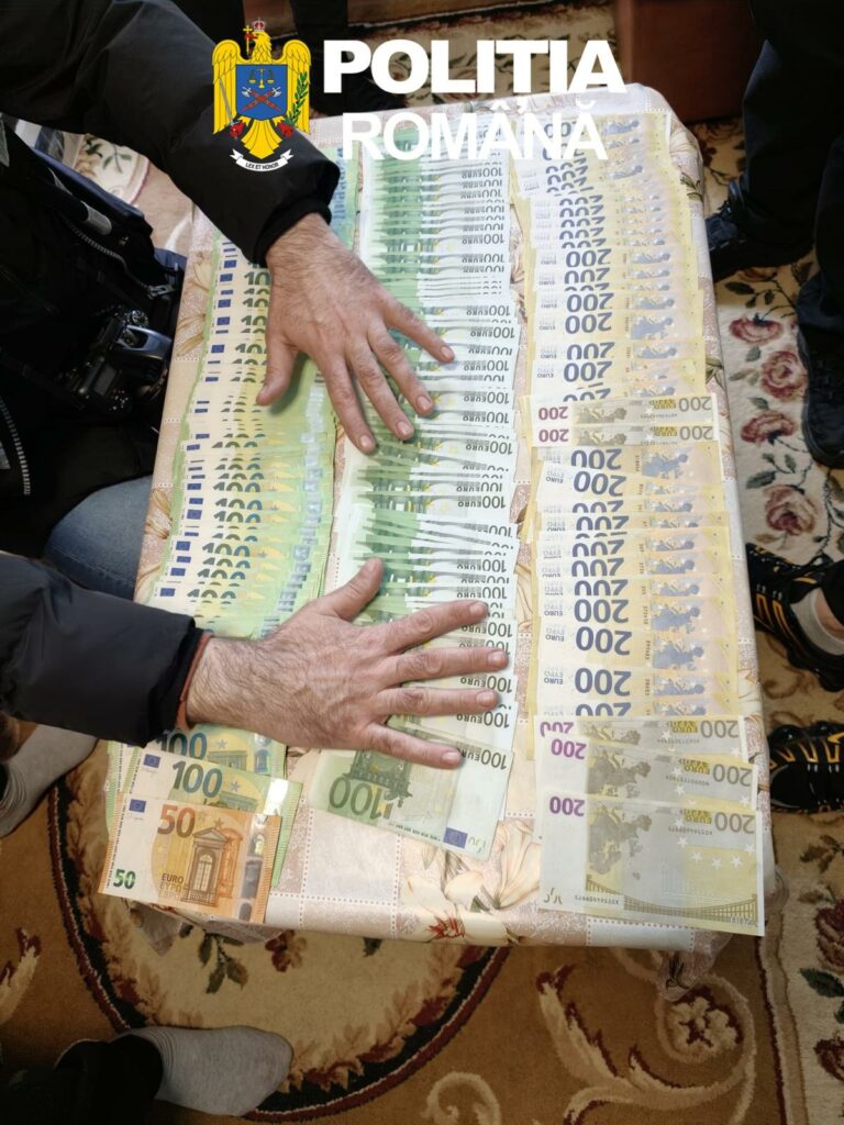 Camătă și șantaj în Arad. Persoane suspectate că își presau și amenințau victimele