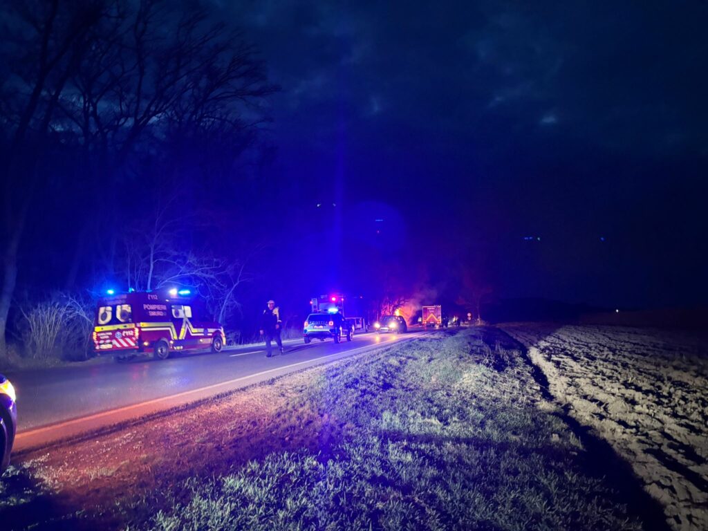 Accident grav pe DN 15D în județul Neamţ: patru victime încarcerate, iar o maşină a luat foc în urma impactului
