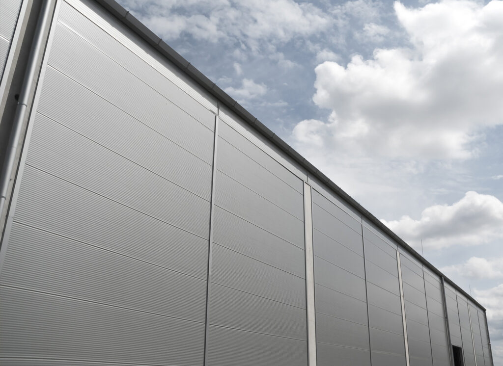 (P) Panouri sandwich: cum alegi corect pentru acoperiș și pereți (și ce greșeli costă scump)