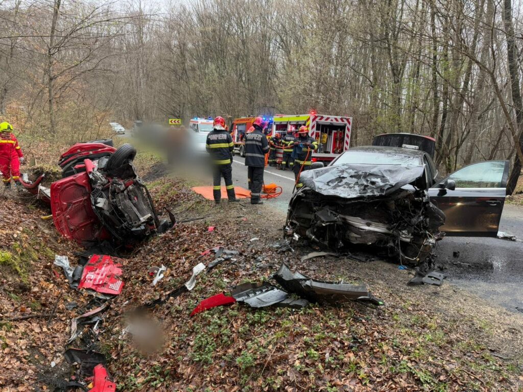 Trei persoane în stare critică în urma unui accident în Cluj