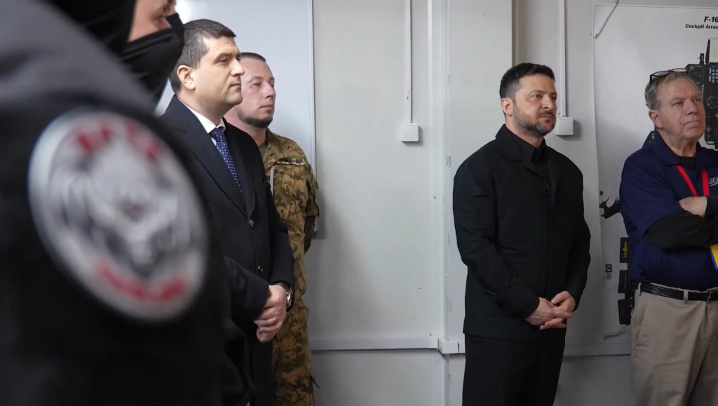 Zelenski, despre vizita la Baza 86 Aeriană de la Fetești: La centru, băieții noștri trec prin diferite etape de instruire