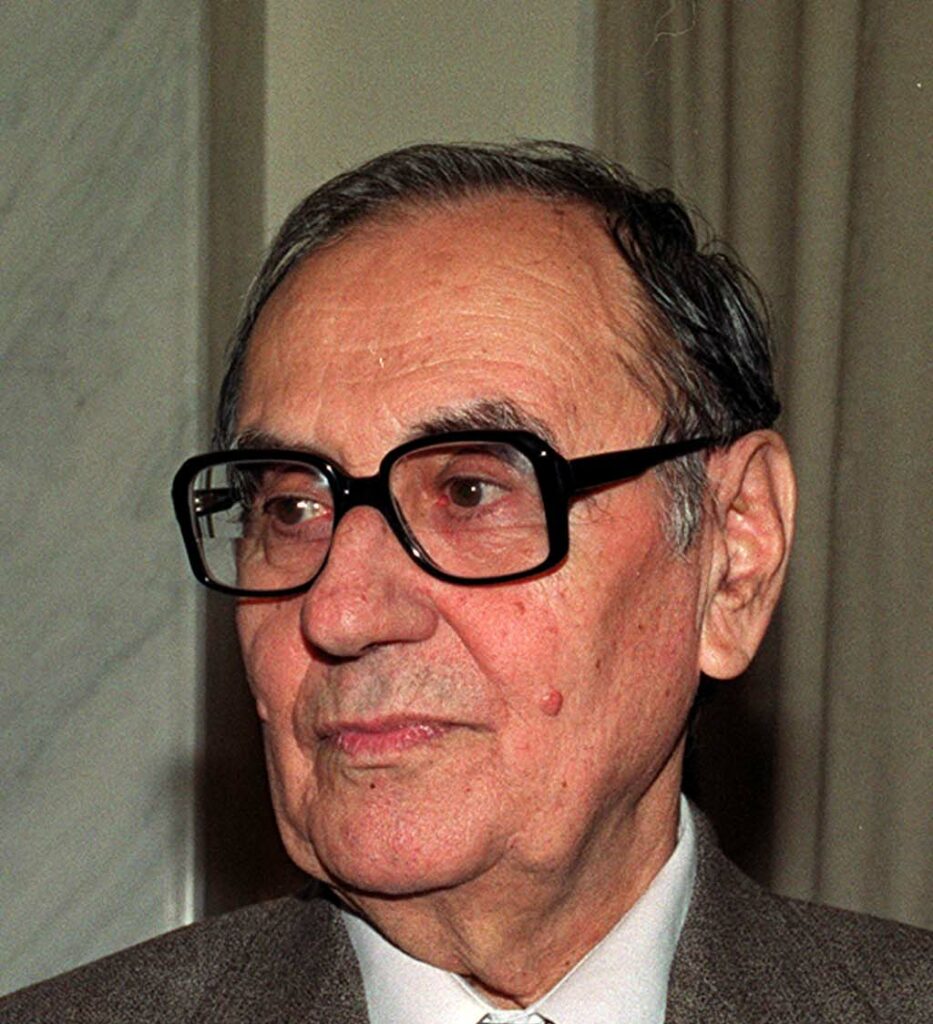 Ștefan Augustin Doinaș – mistrețul cu colți de argint care a învins moartea prin iubire și cuvânt