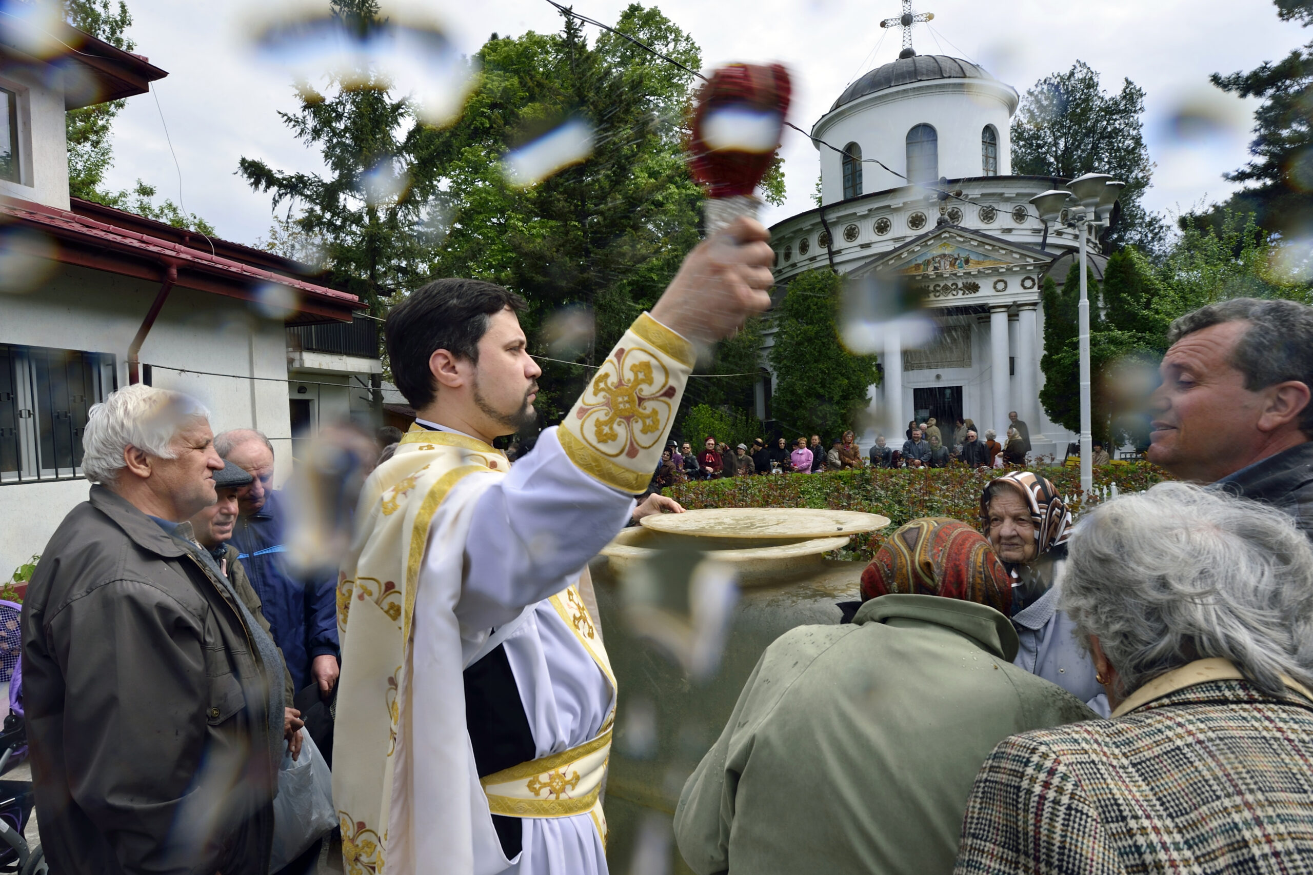Poza pentru articolul Izvorul Tămăduirii. Semnificaţia sărbătorii și tradiții la creștin-ortodocși