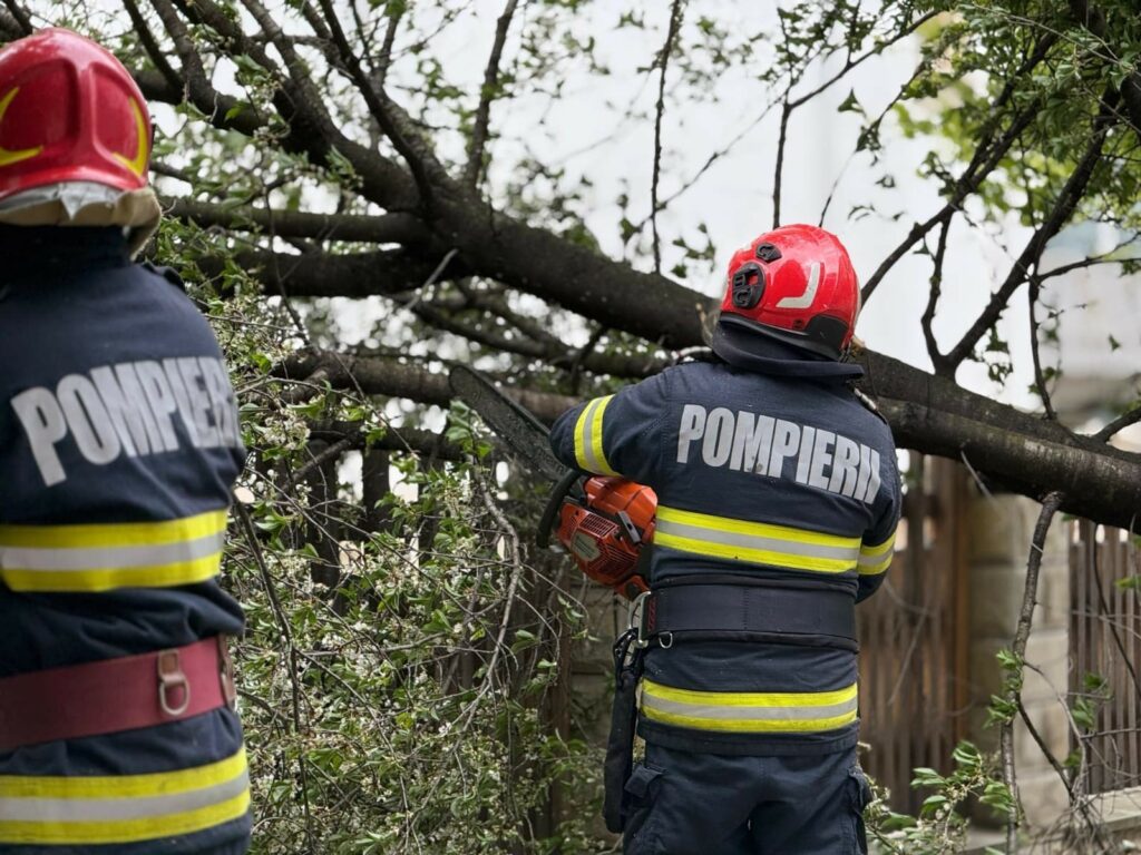 Bilanț IGSU: O persoană decedată și zeci de localități afectate de fenomenele meteo severe