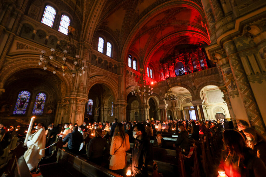 De ce credincioșii catolici și ortodocși celebrază Paștele în date diferite?