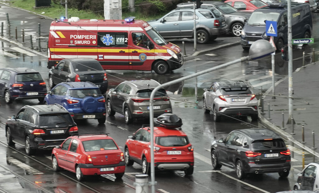 USR propune modificarea Codului rutier pentru introducerea culoarului de salvare