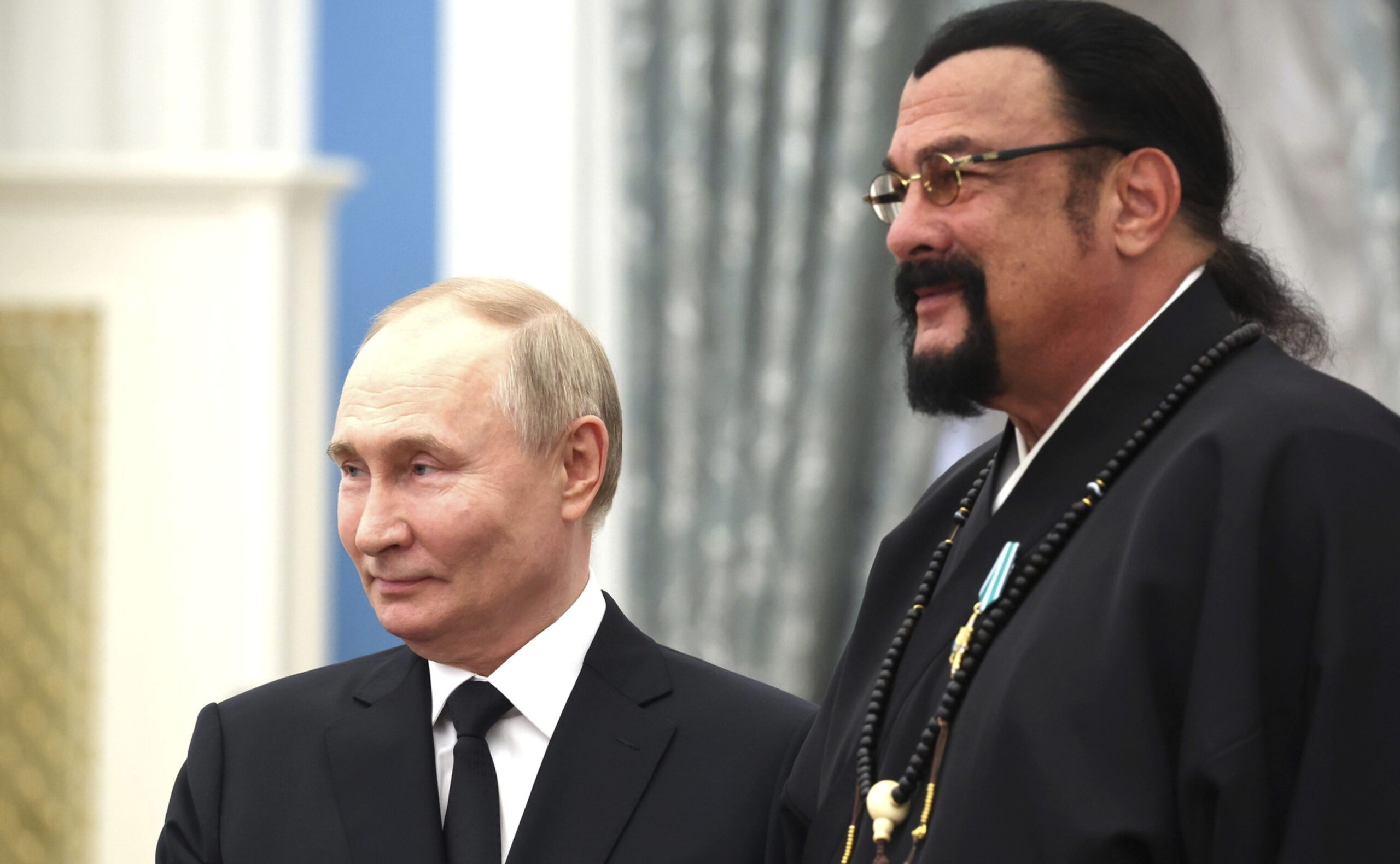 Poza pentru articolul Ucraina a destructurat o rețea care furniza arme lui Steven Seagal și altor personalități pro-ruse