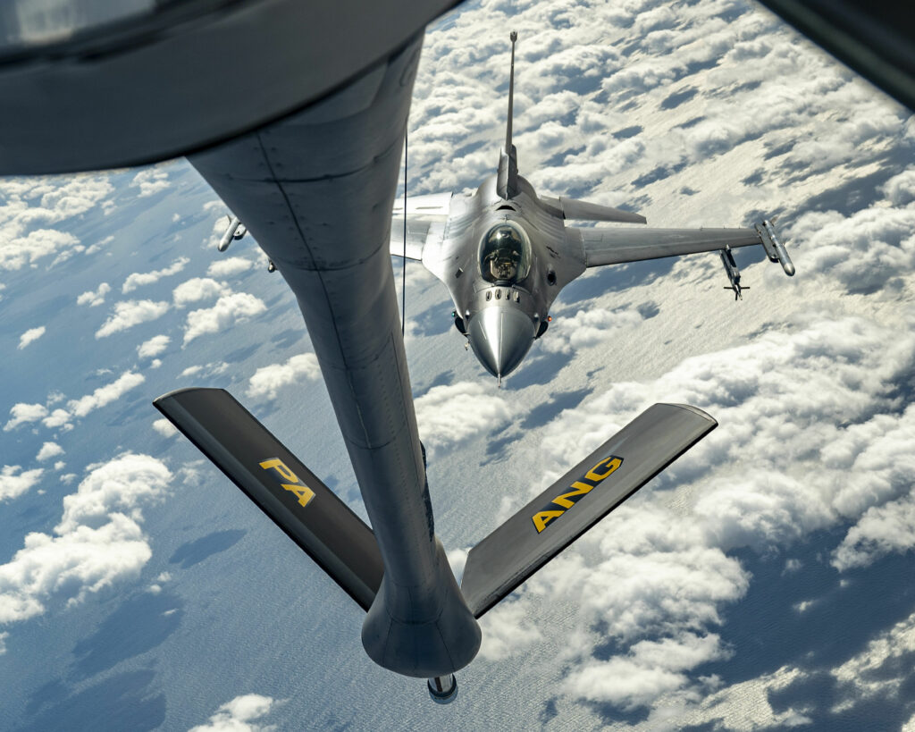 Cel de-al doilea membru al echipajului de pe avionul doborât de Iran rămâne de negăsit