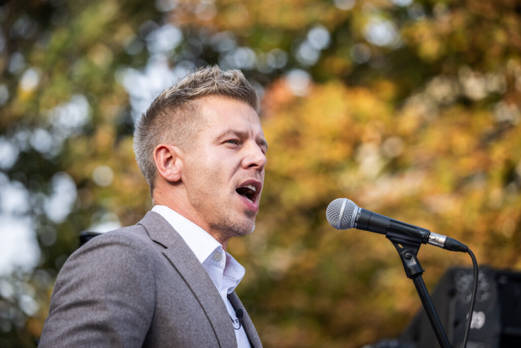 Cine este Peter Magyar, liderul Tisza care a pus capăt dominației lui Viktor Orban după 16 ani