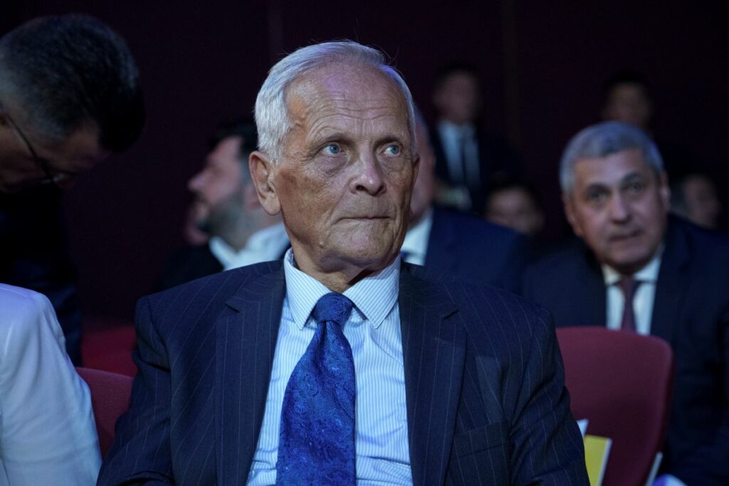 Stolojan: Nu avem nici o altă șansă decât să mergem înainte cu premierul Bolojan