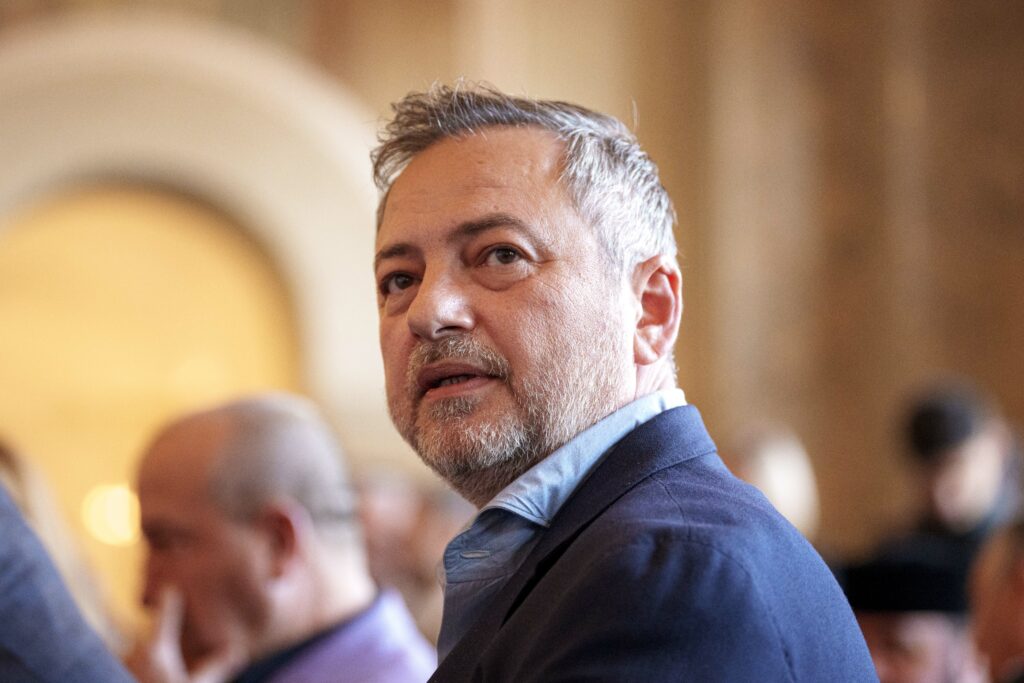 Motreanu, după anunțul PSD-AUR privind moțiunea de cenzură: Dacă au suficiente voturi să dea jos Guvernul, este firesc să își asume și responsabilitatea guvernării