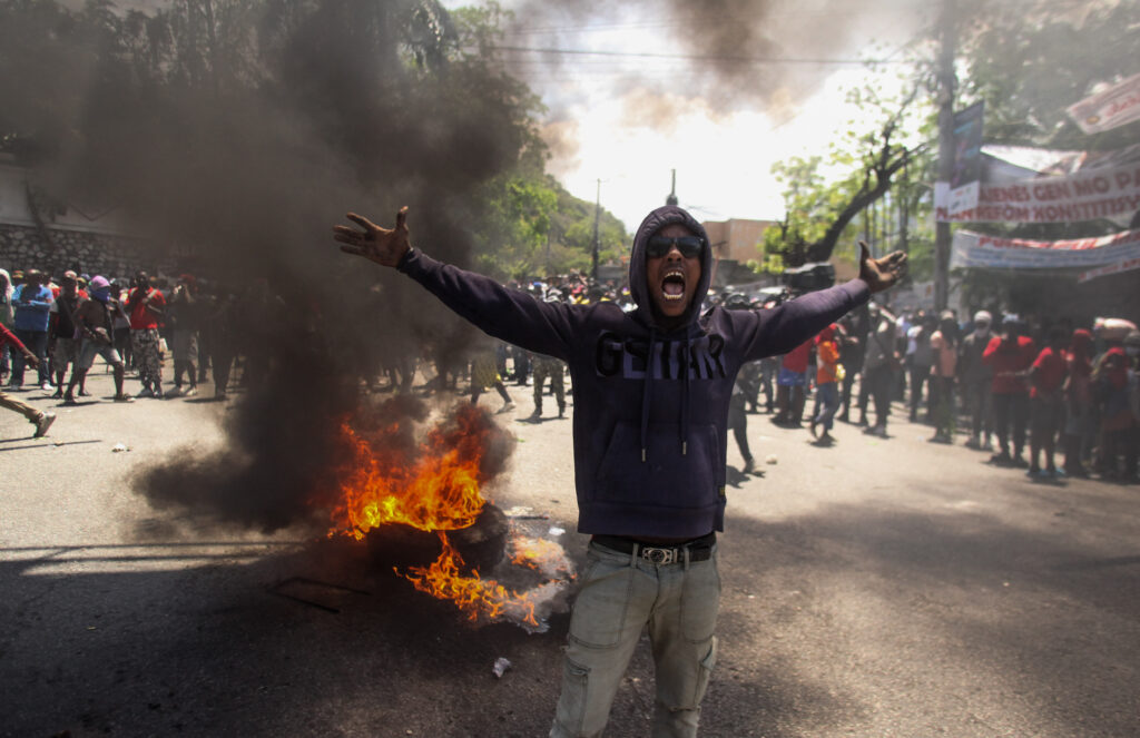 Criza din Haiti: copiii ajung să lupte în bandele care controlează capitala