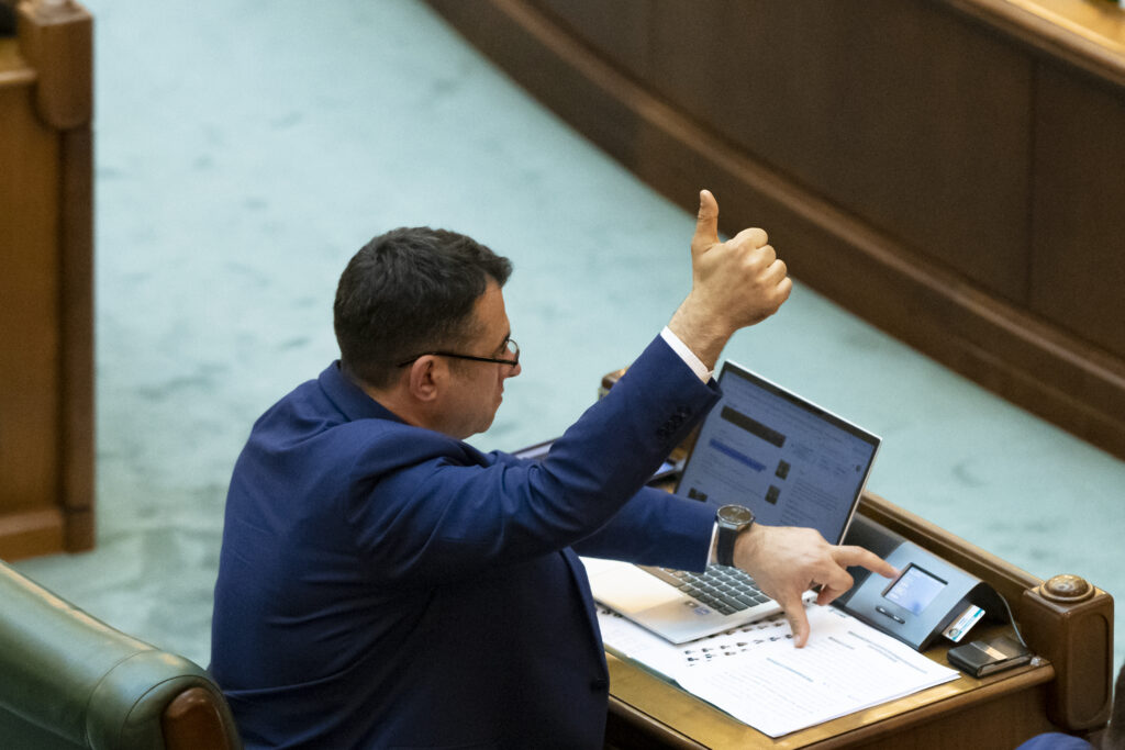 Liderul senatorilor USR, despre o eventuală ieșirea de la guvernare a PSD: Dacă merg pe calea asta să se ia în brațe cu AUR și să vină la guvernare