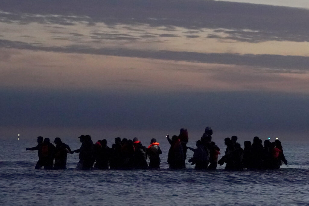 Patru persoane au murit încercând să traverseze Canalul Mânecii