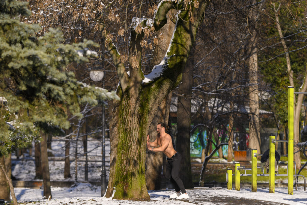 Vremea în București în până vineri: frig, ploi slabe și vânt cu rafale de până la 50 km/h