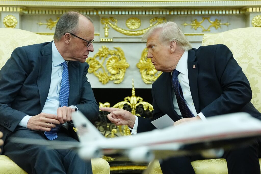 Trump îl atacă dur pe cancelarul Germaniei din cauza Ucrainei. Ce îi reproșează