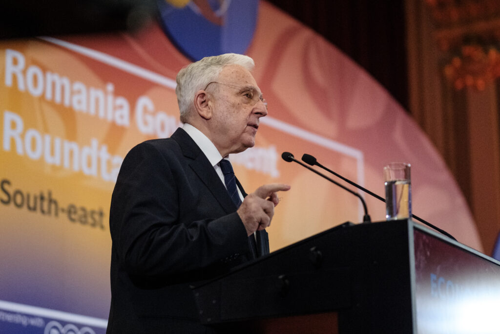 Mugur Isărescu afirmă că adoptarea euro trebuie să devină noul proiect de țară după finalizarea aderării la OCDE