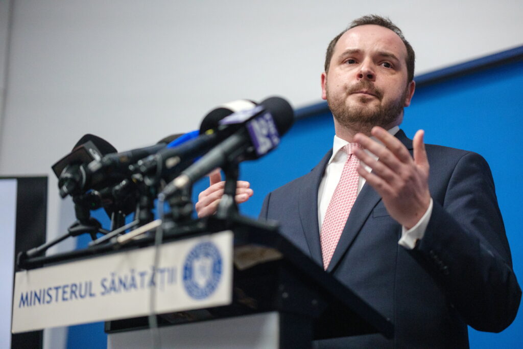 Ministrul Sănătății a explicat de ce a eșuat campania de vaccinare anti-COVID din România: Politicienii au luat locul medicilor