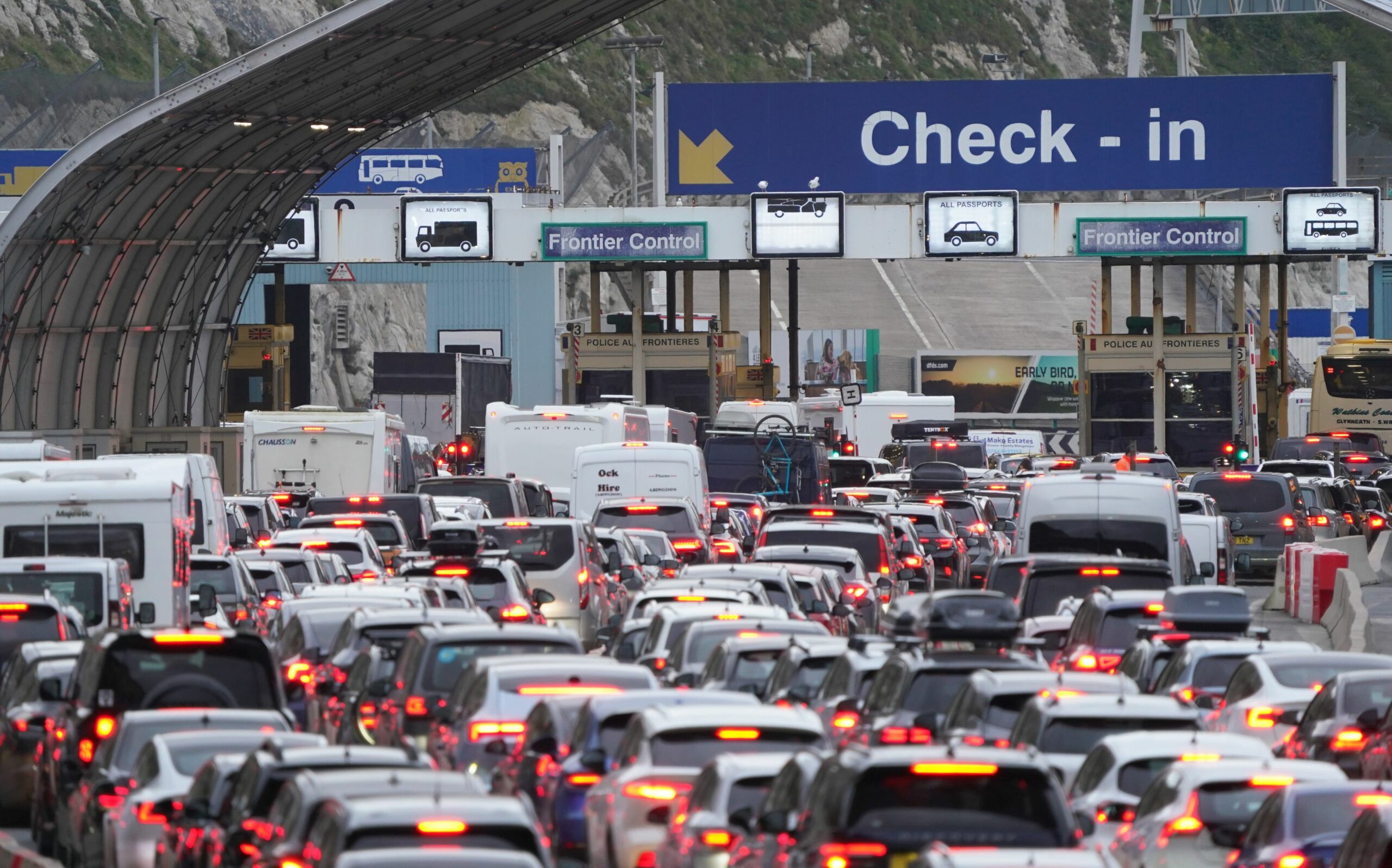 Politico: Europa nu știe cât combustibil are. CE vrea un „Observator” al produselor petroliere