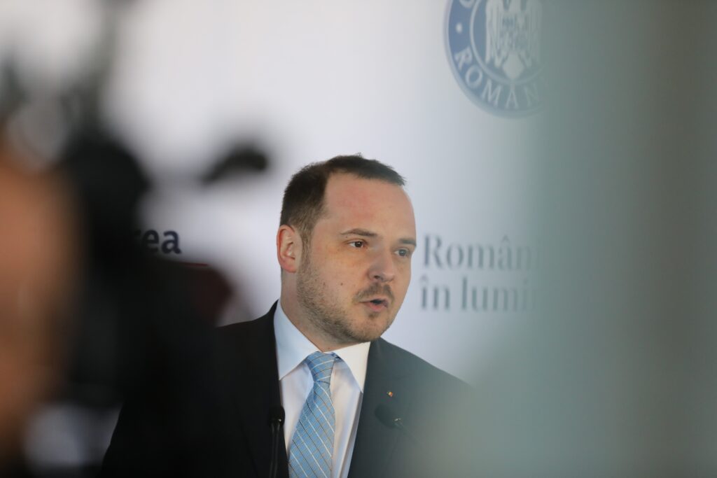 Alexandru Rogobete: România va încerca, în discuțiile cu Pfizer, să convertească datoria de 600 de milioane de euro în medicamente inovative