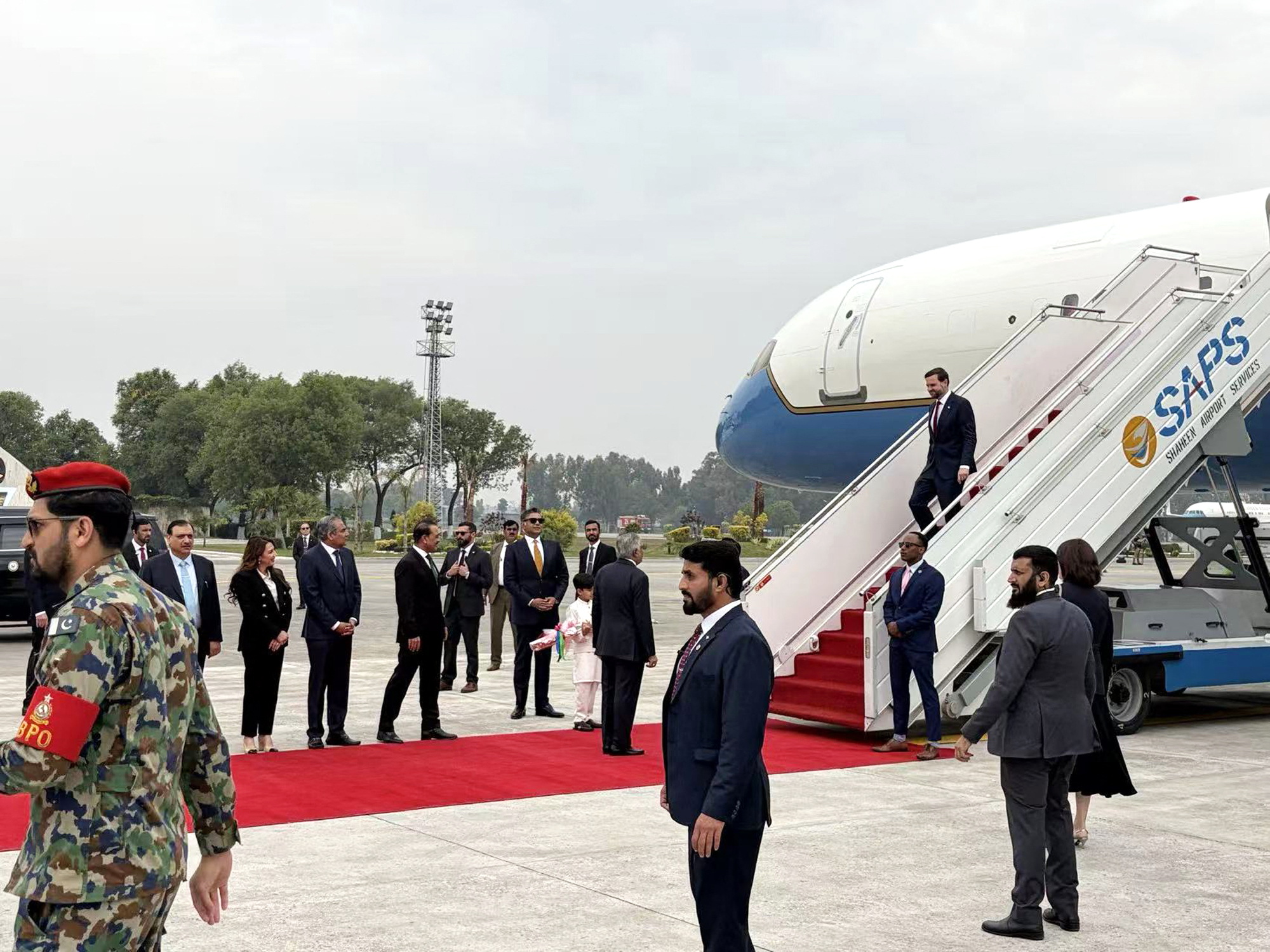 Impas în negocierile SUA-Iran: Vizita lui J.D Vance amânată