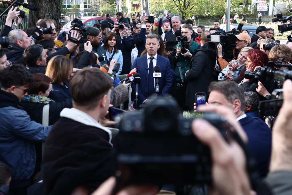 Prima reacție oficială a României după alegerile din Ungaria. Bolojan, mesaj pe X pentru Magyar