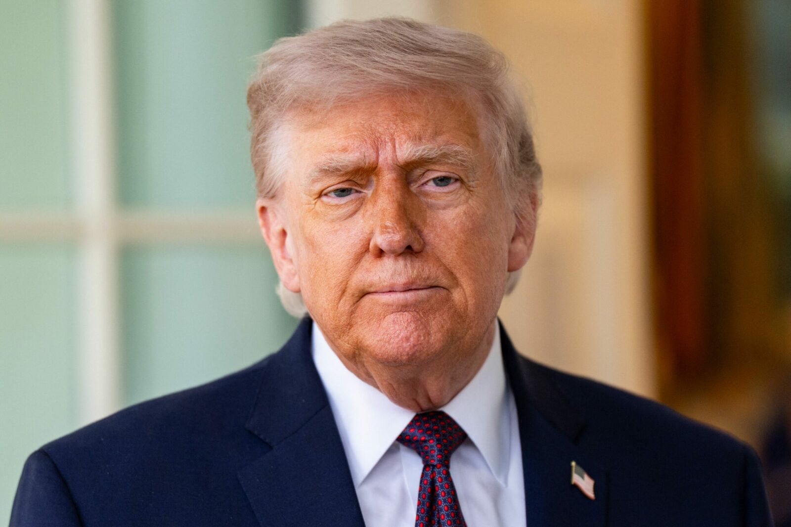 Trump acuză Iranul că a doborât un elicopter Apache