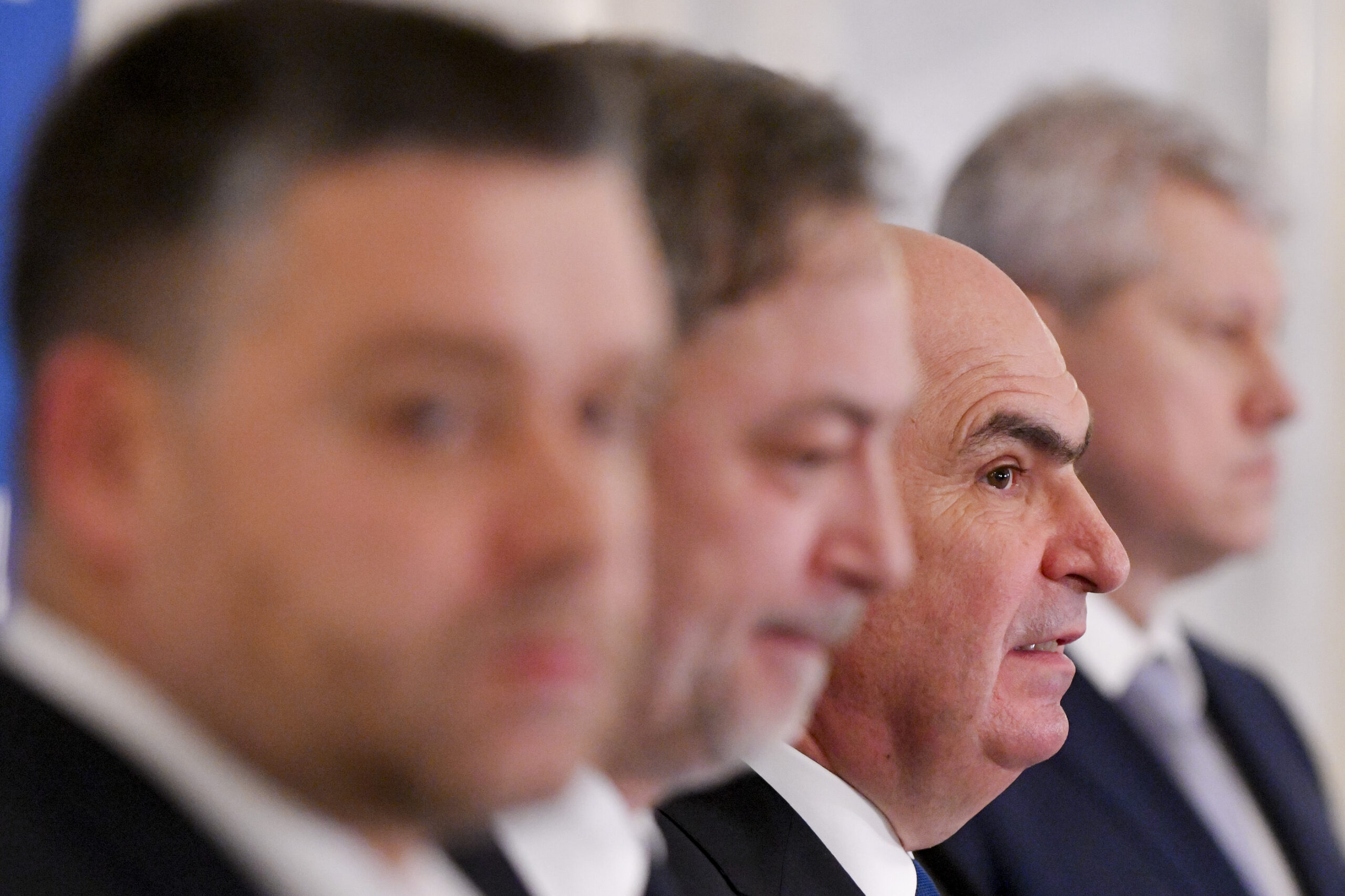 Criza politică ajunge la Cotroceni. Consultările au început