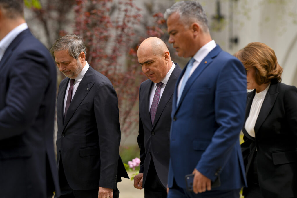 Presa maghiară, despre criza din România: ce se așteaptă pe piețele financiare după ruptura coaliției