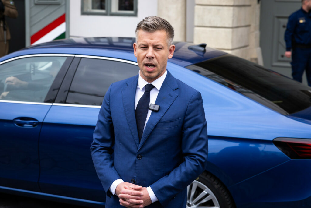 Péter Magyar: “Dacă președintele Republicii și celelalte marionete nu demisionează, vor fi demise printr-un amendament constituțional”