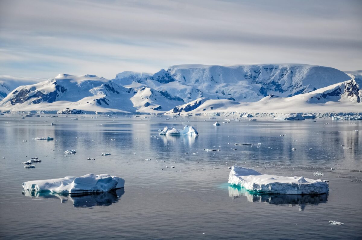 Antarctica are rezerve uriașe de aur, argint, cupru și fier
