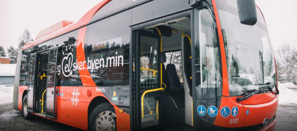 Un puști de 14 din Norvegia a furat un autobuz pe care l-a condus până în Suedia