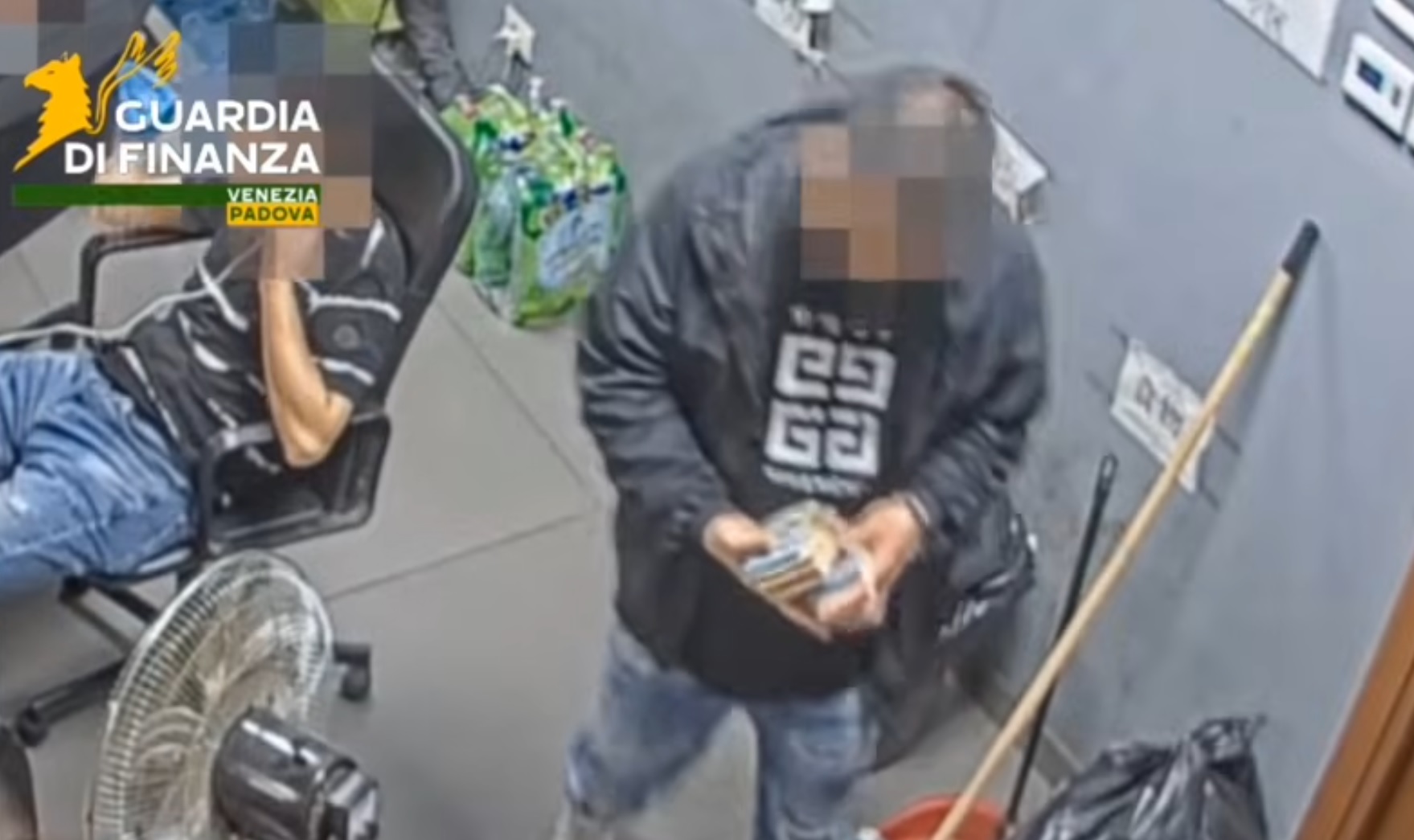 Poza pentru articolul Italia: bancă clandestină descoperită la Padova. Milioane de euro spălate, 12 persoane arestate