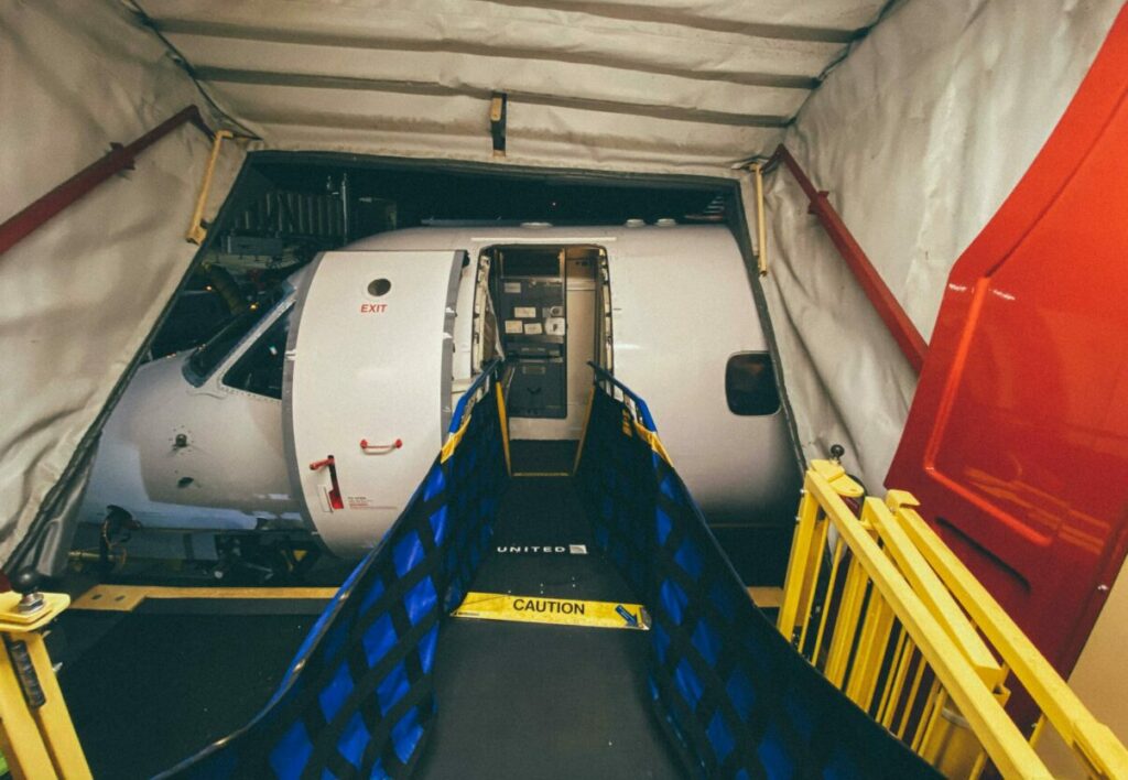 Cea mai eficientă metodă de evacuare a unui avion: cum trebuie așezați pasagerii