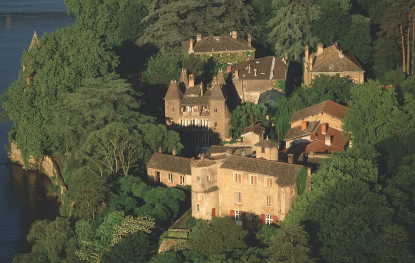 Un castel din patrimoniul orașului Lyon a fost scos la vânzare la un preț redus