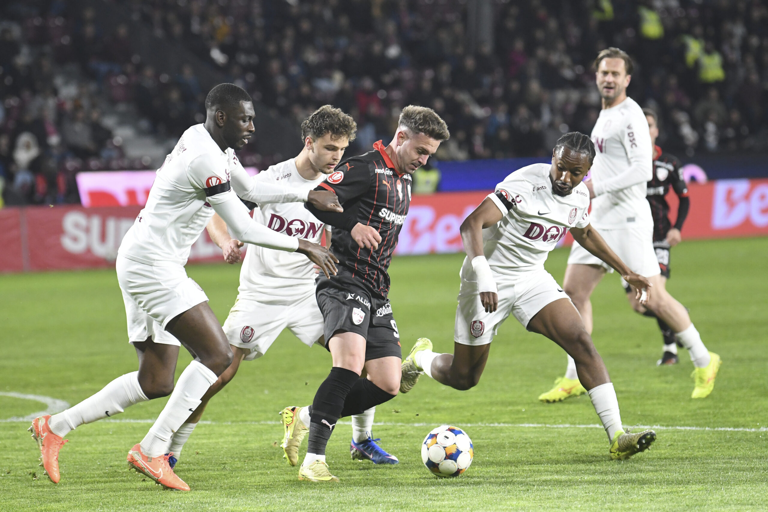 CFR Cluj – Dinamo București 1-1 în play-off Superligii