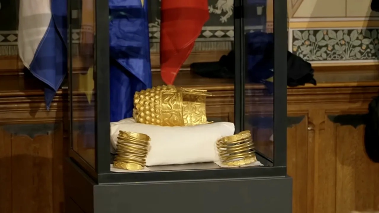 Procesul furtului coifului dacic de la Coțofenești