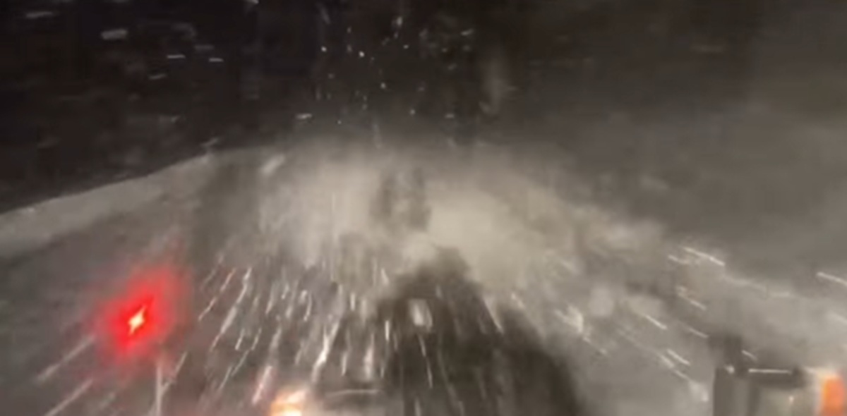 Poza pentru articolul DN7A sub zăpadă: utilajele intervin pe șoselele montane din județul Vâlcea