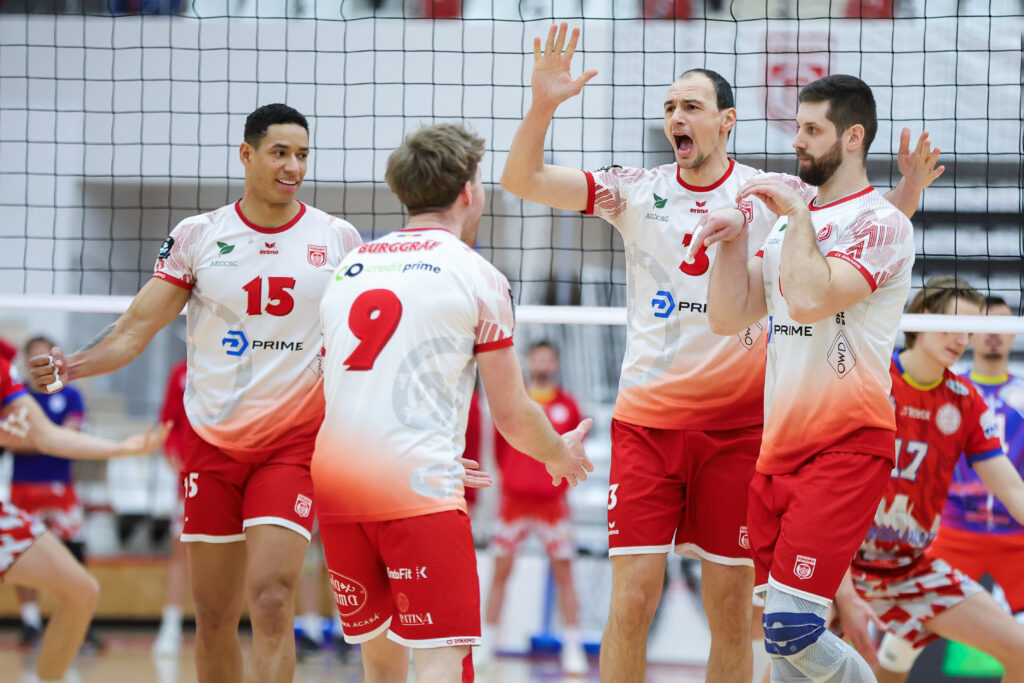 Meciul al doilea din semifinala campionatului de volei masculin dintre Dinamo și Steaua, reprogramat pentru sâmbătă