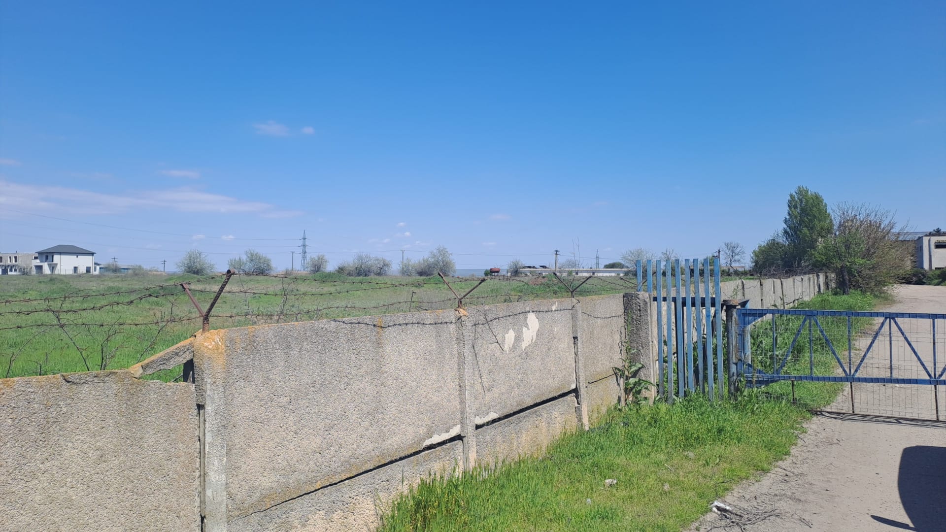 Poza pentru articolul Proprietara gospodăriei din Galați, unde s-a prăbușit drona: Mi-a fost frică