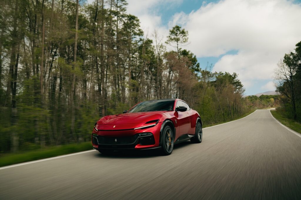 FERRARI PUROSANGUE IN CONFIGURATIE HANDLING SPECIALE