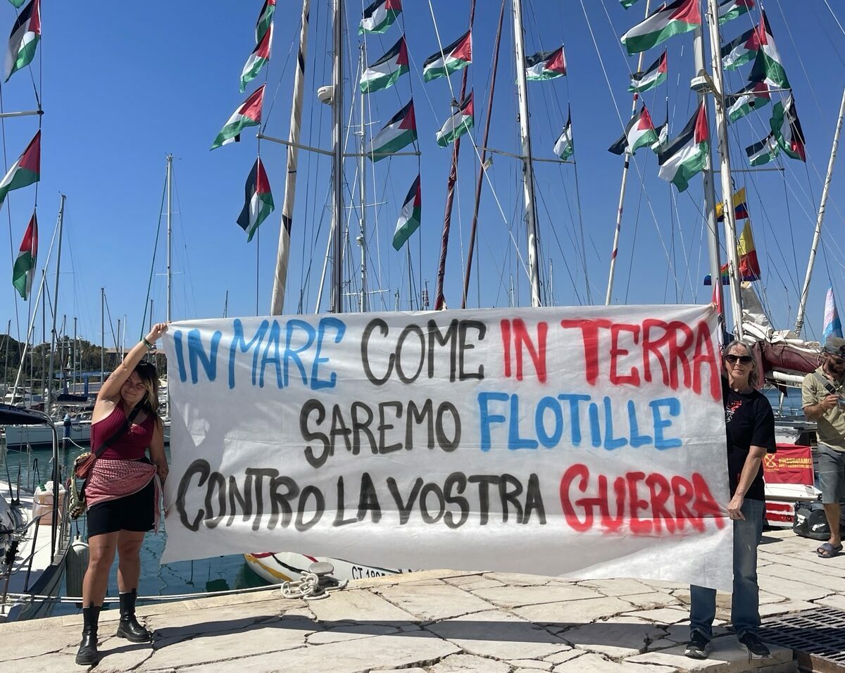 Navele spre Gaza, înconjurate de marina israeliană