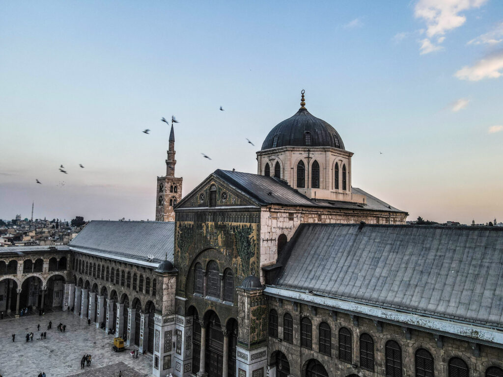 O inscripție greacă misterioasă ar putea dezvălui existența unui templu pierdut sub Marea Moschee din Siria